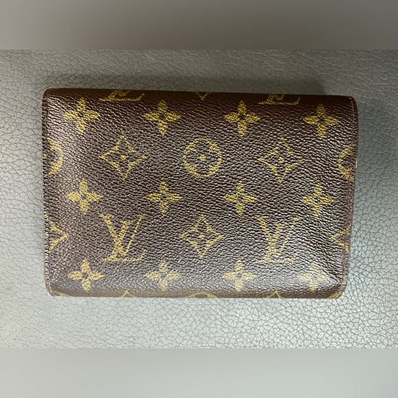 International medium wallet - Picture 3 of 15